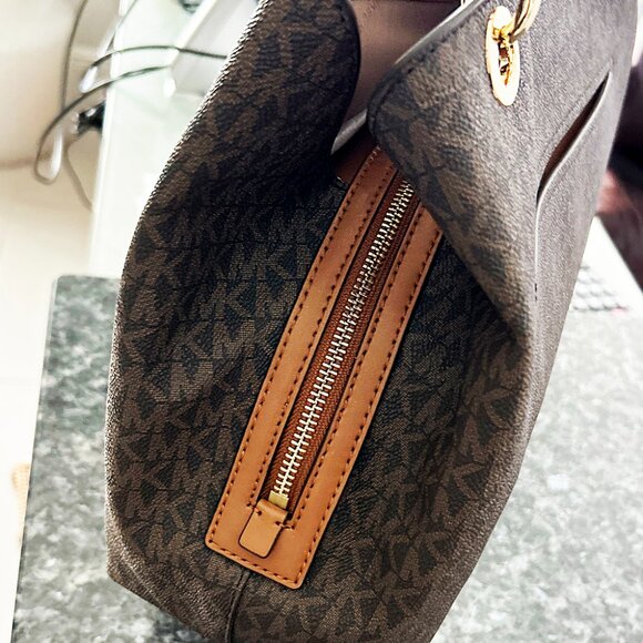 Michael Kors Kensington Large Logo Shoulder Tote Retail $358 Clearance Sale - Picture 6 of 15